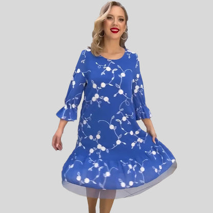 Sommerliches Kleid mit Blumenmuster und gerafftem Saum für Damen