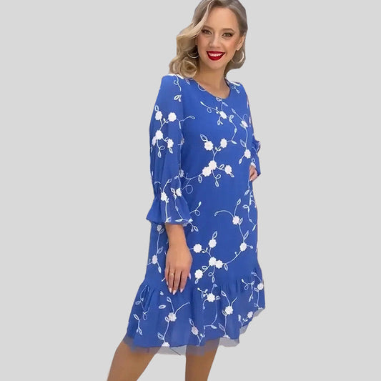 Sommerliches Kleid mit Blumenmuster und gerafftem Saum für Damen