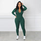 Einfarbiger nahtloser Jumpsuit mit halbem Reißverschluss