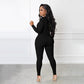Einfarbiger nahtloser Jumpsuit mit halbem Reißverschluss