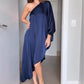 Asymmetrisches, sexy und lockeres Ein-Schulter-Kleid