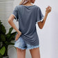 Lässiges Damen-T-Shirt mit Rundhalsausschnitt und Ärmeln mit Bommelbesatz