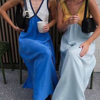 Ärmelloses Maxikleid mit V-Ausschnitt