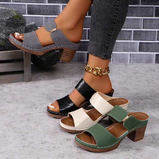 Stilvolle Damen-Sandalen mit offenem Zehenbereich und klobigem Absatz