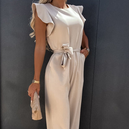 Ärmelloser Jumpsuit mit hoher Taille und Gürtel