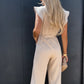 Ärmelloser Jumpsuit mit hoher Taille und Gürtel