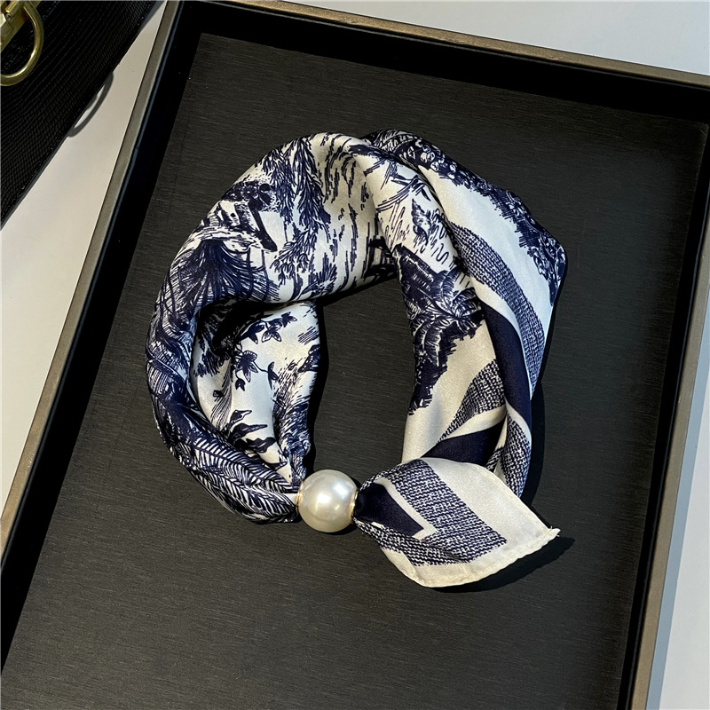 ✨Limited stock available, don’t miss out!🎉No-Tie Magnetic Pearl Clasp Soft Scarf