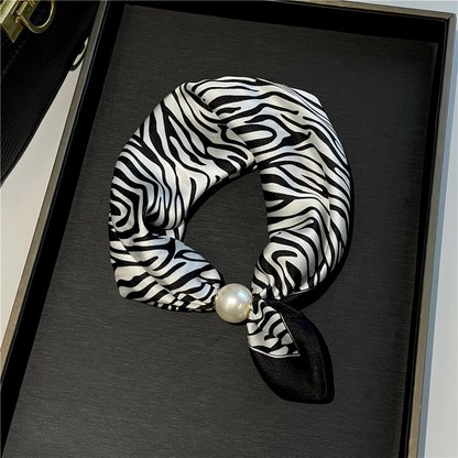 ✨Limited stock available, don’t miss out!🎉No-Tie Magnetic Pearl Clasp Soft Scarf
