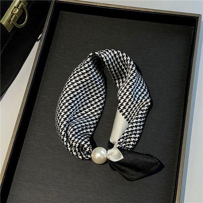 ✨Limited stock available, don’t miss out!🎉No-Tie Magnetic Pearl Clasp Soft Scarf