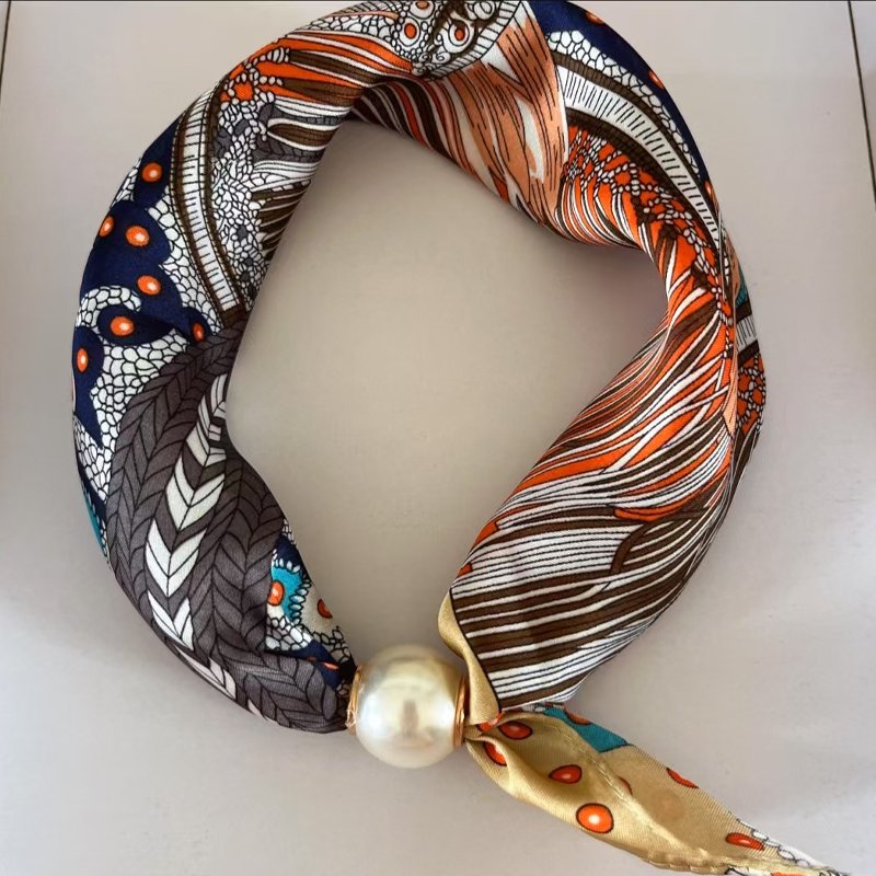 ✨Limited stock available, don’t miss out!🎉No-Tie Magnetic Pearl Clasp Soft Scarf