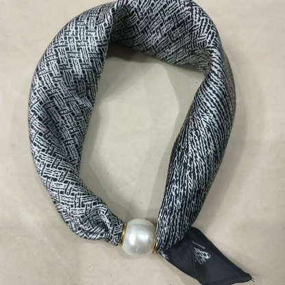 ✨Limited stock available, don’t miss out!🎉No-Tie Magnetic Pearl Clasp Soft Scarf