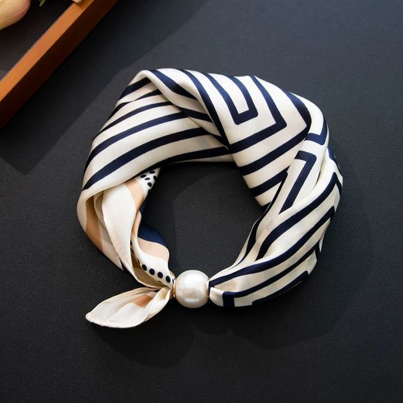 ✨Limited stock available, don’t miss out!🎉No-Tie Magnetic Pearl Clasp Soft Scarf