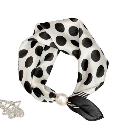 ✨Limited stock available, don’t miss out!🎉No-Tie Magnetic Pearl Clasp Soft Scarf
