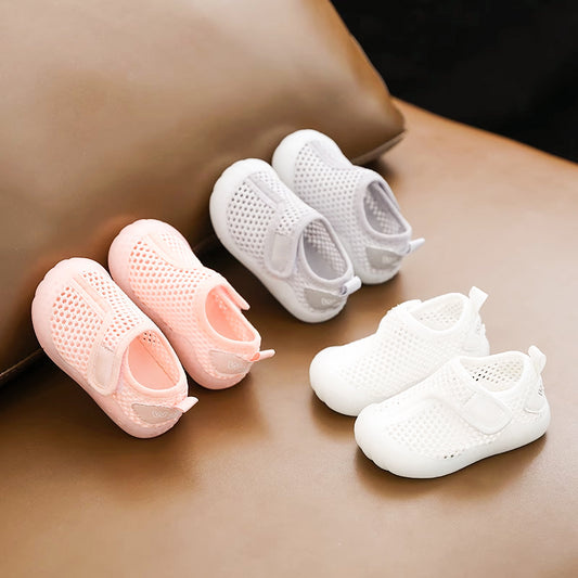 Atmungsaktive Babyschuhe mit Mesh-Obermaterial